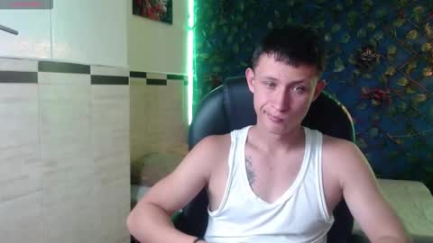 garuo_18 online show from 11.19.25