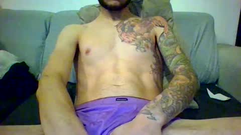 Snapshot of garyreal1990 chatting on 12.18.25 garyreal1990 online show from 12.18.25