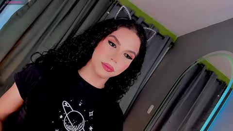 Snapshot of gatitavenecis1 chatting on 01.06.25 Vnecis Marn online show from 01.06.25