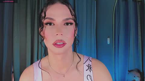 Snapshot of gatitavenecis1 chatting on 01.12.25 Vnecis Marn online show from 01.12.25