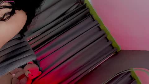 Snapshot of gatitavenecis1 chatting on 01.14.25 Vnecis Marn online show from 01.14.25