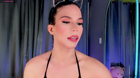 Snapshot of gatitavenecis1 chatting on 01.22.25 Vnecis Marn online show from 01.22.25