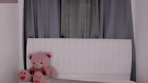 Snapshot of gatitavenecis1 chatting on 09.21.25 Vnecis Marn online show from 09.21.25