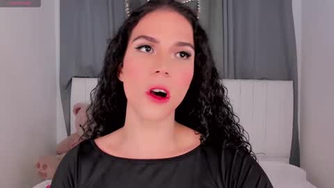 Snapshot of gatitavenecis1 chatting on 10.05.25 Vnecis Marn online show from 10.05.25