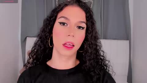 Snapshot of gatitavenecis1 chatting on 10.07.25 Vnecis Marn online show from 10.07.25