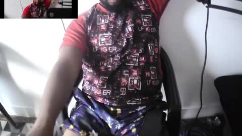 Snapshot of gatodelicio chatting on 10.30.25 gatodelicio online show from 10.30.25