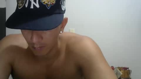 Snapshot of gattitosexy_95 chatting on 09.19.25 gattitosexy_95 online show from 09.19.25