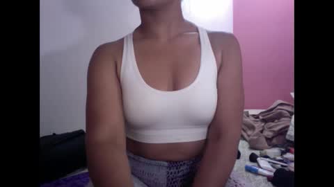 Snapshot of gatubelahotxxx chatting on 01.22.25 gatubelahotxxx online show from 01.22.25