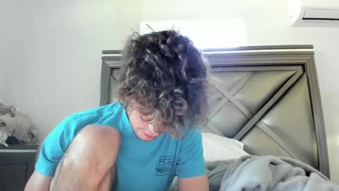 Snapshot of gayndepressed chatting on 09.26.25 Trace online show from 09.26.25