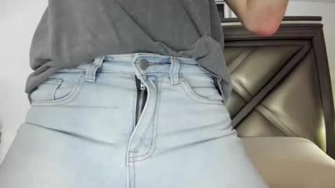 Snapshot of gayndepressed chatting on 10.31.25 Trace online show from 10.31.25