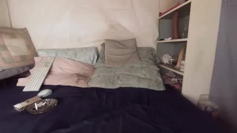 Snapshot of gayrobbin chatting on 11.05.25 gayrobbin online show from 11.05.25