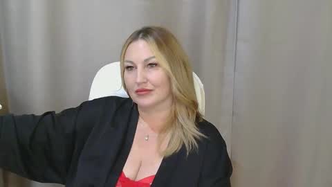 Snapshot of gazz2025 chatting on 10.16.25 gazz2025 online show from 10.16.25