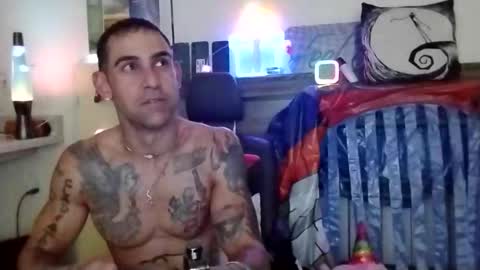 Snapshot of geekedoutlabs chatting on 10.20.25 Zanecubano online show from 10.20.25