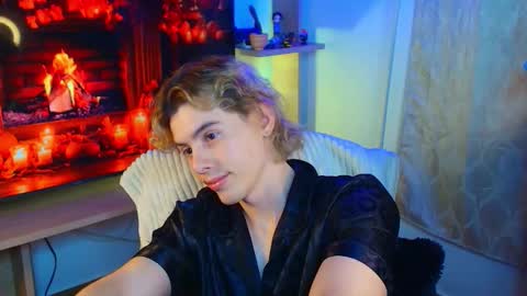 Snapshot of gemdominus chatting on 10.06.25 Gem Dominus online show from 10.06.25