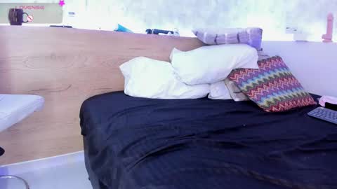 Snapshot of geminis_muentes chatting on 02.14.25 geminis muentes online show from 02.14.25