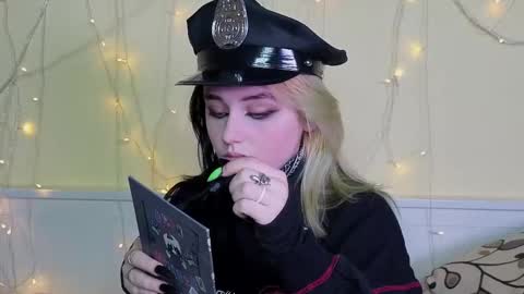 Ilona online show from 11.14.25