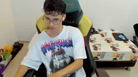 Snapshot of gendo_05 chatting on 02.09.26 GENDO online show from 02.09.26