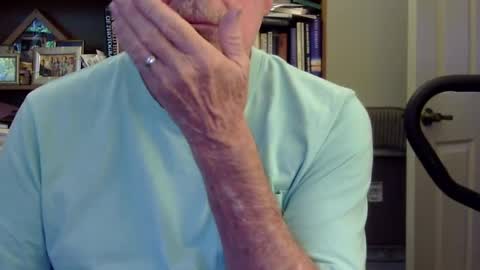 Snapshot of geneox chatting on 09.28.25 GeneOx online show from 09.28.25