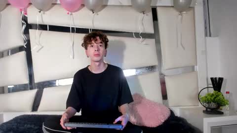 Snapshot of genesis_js chatting on 11.19.25 genesis_js online show from 11.19.25