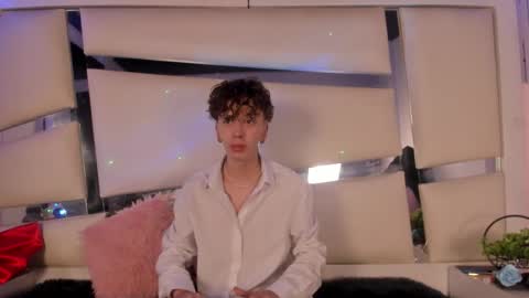 Snapshot of genesis_js chatting on 12.05.25 genesis_js online show from 12.05.25