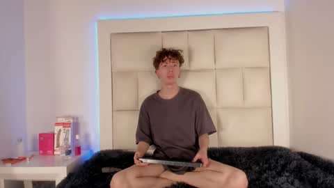 Snapshot of genesis_js chatting on 12.15.25 genesis_js online show from 12.15.25