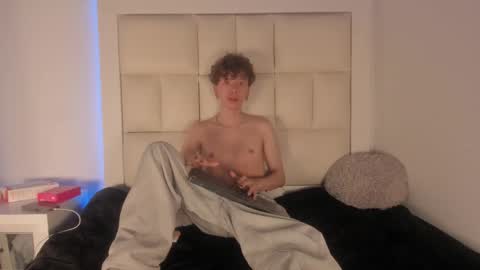 Snapshot of genesis_js chatting on 12.19.25 genesis_js online show from 12.19.25