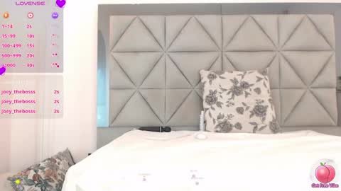 Snapshot of genesis_moretz chatting on 04.11.26 GENESIS online show from 04.11.26