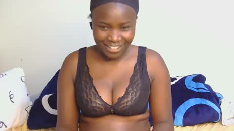 Snapshot of geni_smart chatting on 11.12.25 Luciana online show from 11.12.25