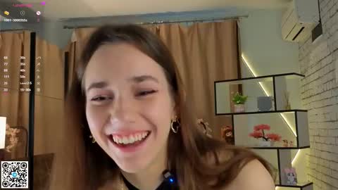 Snapshot of geniafrend chatting on 10.18.25 Amely online show from 10.18.25