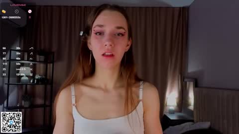 Snapshot of geniafrend chatting on 11.26.25 Amely online show from 11.26.25