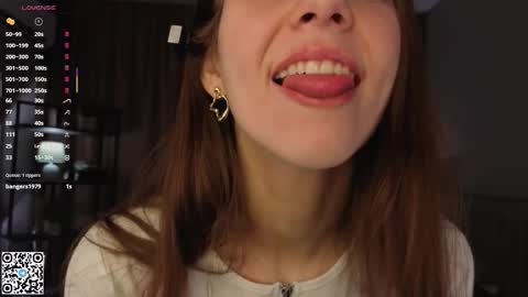 Snapshot of geniafrend chatting on 11.30.25 Amely online show from 11.30.25