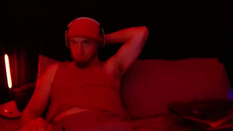 Snapshot of genitalwars chatting on 12.17.25 genitalwars online show from 12.17.25