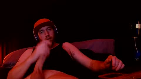 Snapshot of genitalwars chatting on 01.05.26 genitalwars online show from 01.05.26