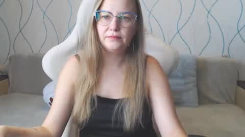 Snapshot of gentle69girl chatting on 12.02.25 Alice online show from 12.02.25