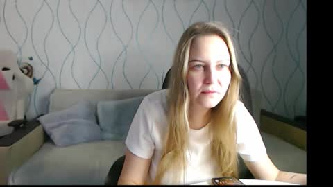 Snapshot of gentle69girl chatting on 12.17.25 Alice online show from 12.17.25