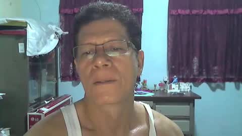 Snapshot of genuino2019 chatting on 04.03.26 Genuino online show from 04.03.26