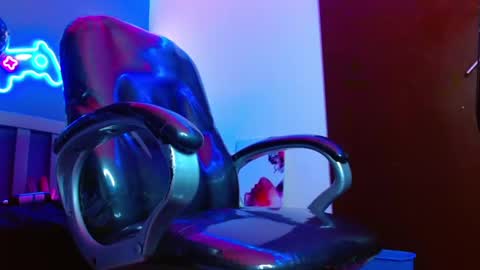 Snapshot of georgesmith_1 chatting on 01.08.25 GEORGE online show from 01.08.25