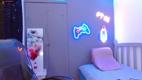 Snapshot of georgesmith_1 chatting on 01.28.25 GEORGE online show from 01.28.25