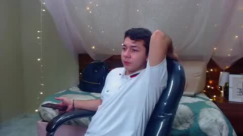 Snapshot of georgesmith_1 chatting on 02.02.25 GEORGE online show from 02.02.25