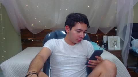 Snapshot of georgesmith_1 chatting on 02.05.25 GEORGE online show from 02.05.25