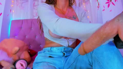 geraldinesuaan online show from 01.25.25