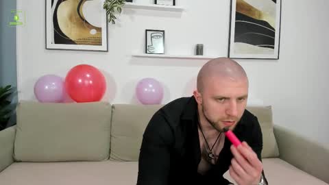 Snapshot of gerard_finbar chatting on 02.14.25 Gerard Finbar online show from 02.14.25
