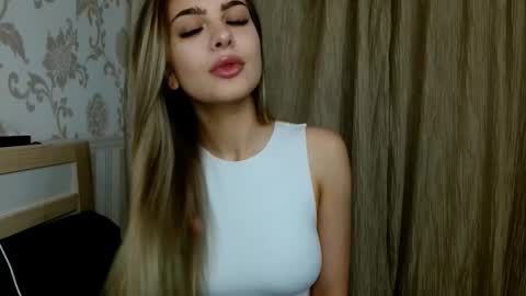 Snapshot of gerda_bloempje chatting on 11.23.25 Gerda online show from 11.23.25