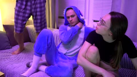 Snapshot of gerridae chatting on 01.04.25 Jean and Isa couple Van online show from 01.04.25