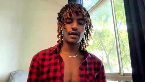 Snapshot of gerson229 chatting on 10.25.25 gerson229 online show from 10.25.25