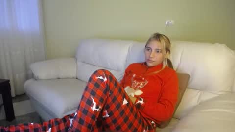 Snapshot of ggemas chatting on 12.18.24 ggemas online show from 12.18.24