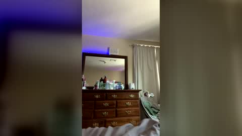 Snapshot of gggpixieprincess99 chatting on 12.18.25 gggpixieprincess99 online show from 12.18.25