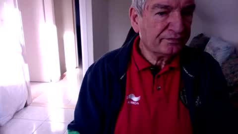 Snapshot of gh1952ma chatting on 12.18.25 Gisse online show from 12.18.25