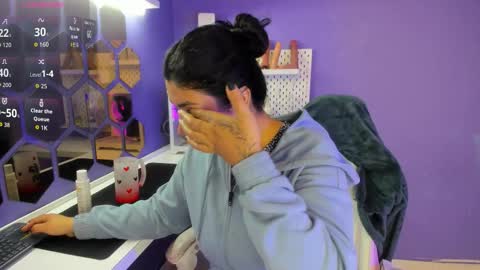 Danna Astrom online show from 10.21.25