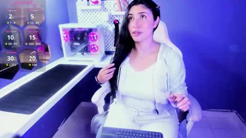 Danna Astrom online show from 11.12.25